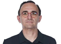  主教练赛后肯定对手实力；广州队惜败辽宁后反思上半场表现；乌戈率队展现团队篮球魅力。 体育新闻