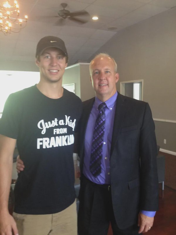  右手生活左手投篮；肯纳德如何成为湖人关键拼图。 体育新闻 右手生活左手投篮；肯纳德如何成为湖人关键拼图。 体育新闻