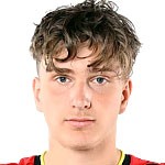  拒绝盲目引援：曼联盯上古茨背后的战术逻辑与重建博弈 体育新闻