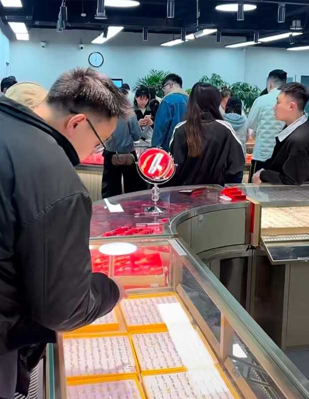  2025金市风向标：动荡行情下的资产配置逻辑 股票财经 2025金市风向标：动荡行情下的资产配置逻辑 股票财经