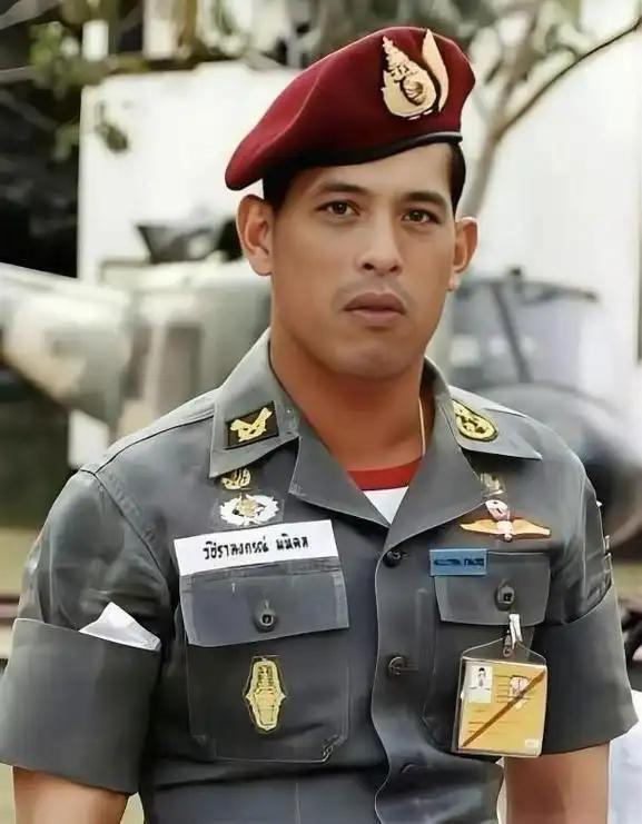  那个总被嘲笑“香肠嘴”的国王，其实藏着三十年的容貌心结 情感心理