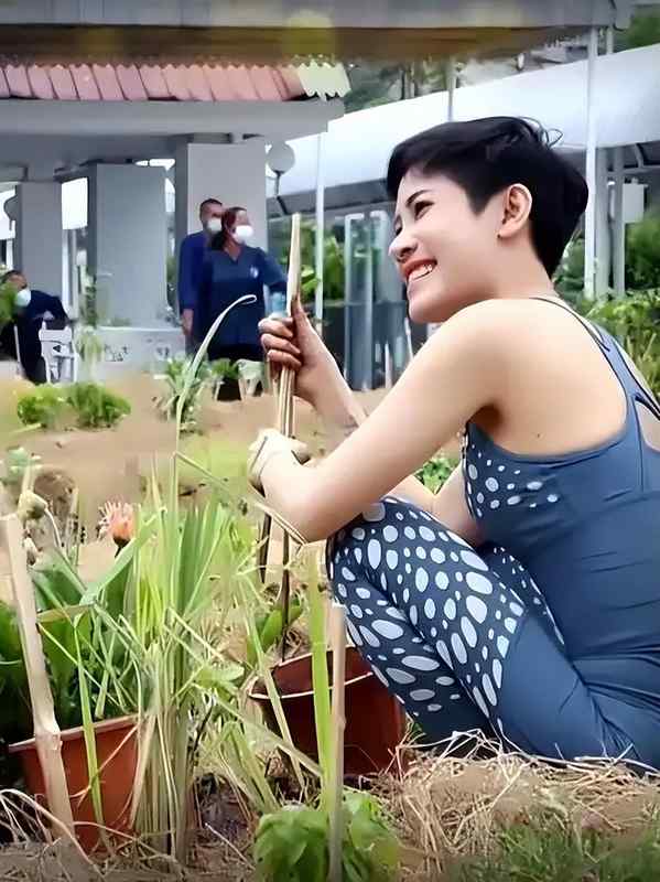  那个总被嘲笑“香肠嘴”的国王，其实藏着三十年的容貌心结 情感心理