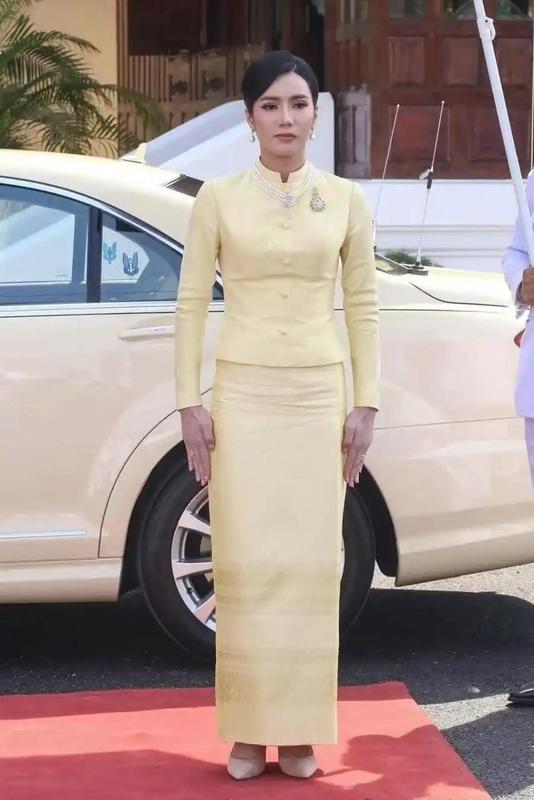  那个总被嘲笑“香肠嘴”的国王，其实藏着三十年的容貌心结 情感心理